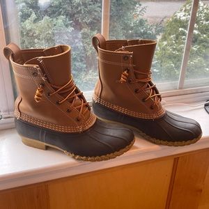 GUC BEAN BOOTS SIZE 6
